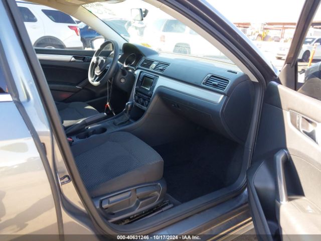 1VWAT7A31HC001453 Volkswagen Passat 1.8t S
