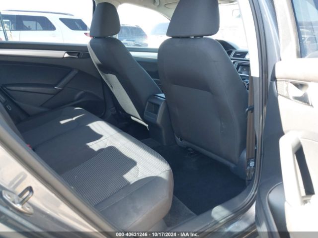 1VWAT7A31HC001453 Volkswagen Passat 1.8t S