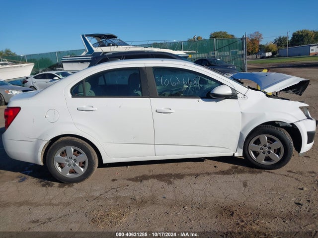 Chevrolet Sonic Ls Auto 2015 1G1JA5SH7F4150487 Image 13