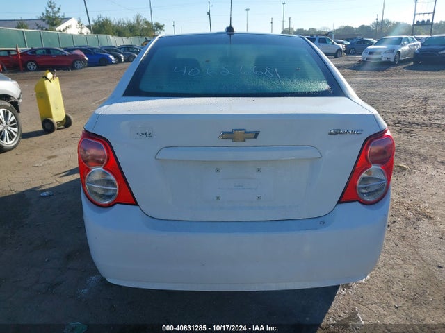 Chevrolet Sonic Ls Auto 2015 1G1JA5SH7F4150487 Image 16