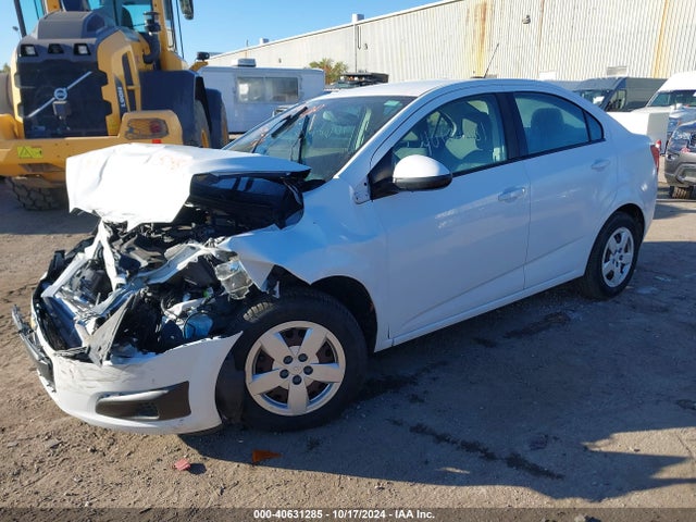 Chevrolet Sonic Ls Auto 2015 1G1JA5SH7F4150487 Image 2