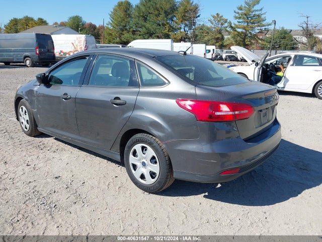 Ford FOCUS S 2017 1FADP3E22HL219132 Image 3