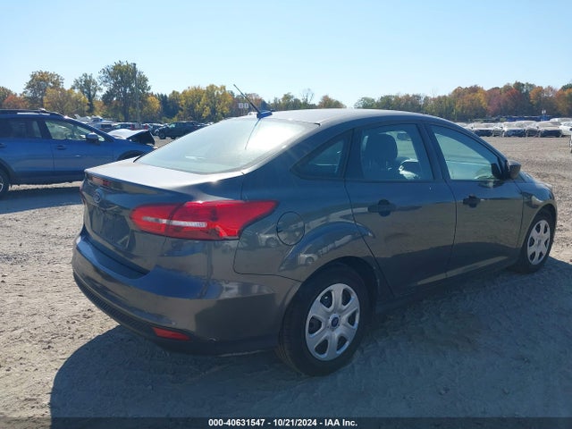 Ford FOCUS S 2017 1FADP3E22HL219132 Image 4