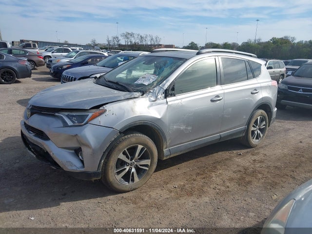 Toyota Rav4 Xle 2018 JTMWFREV4JJ191502 Image 2