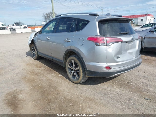 Toyota Rav4 Xle 2018 JTMWFREV4JJ191502 Image 3