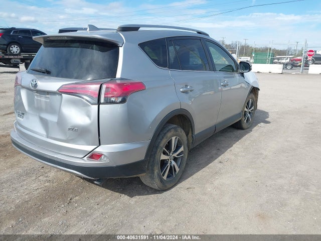 Toyota Rav4 Xle 2018 JTMWFREV4JJ191502 Image 4
