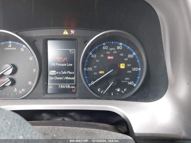 Toyota Rav4 Xle 2018 JTMWFREV4JJ191502 Image 7
