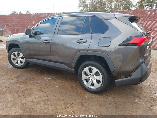 Toyota RAV4 LE 2019 2T3F1RFV6KW015275 Image 3