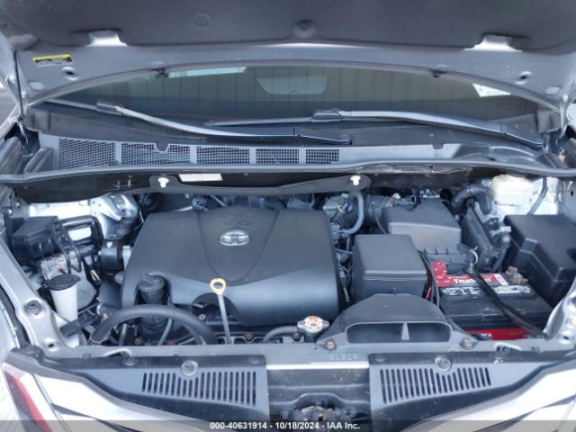 5TDYZ3DC6HS827122 Toyota Sienna Xle 8 Passenger