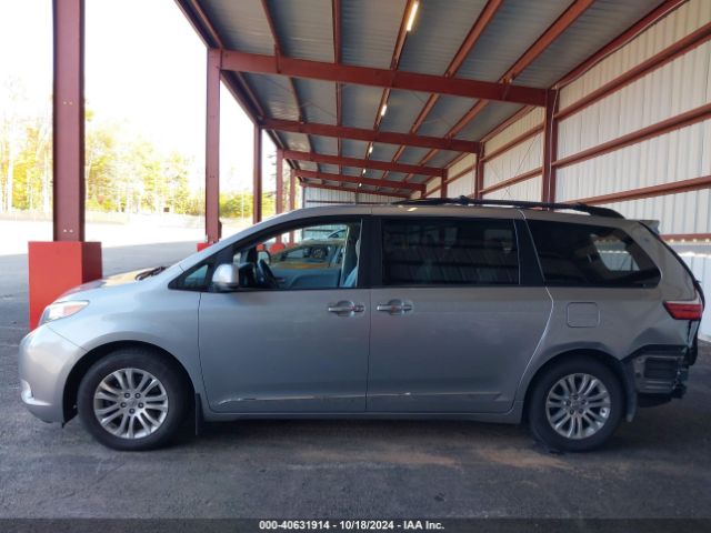 5TDYZ3DC6HS827122 Toyota Sienna Xle 8 Passenger