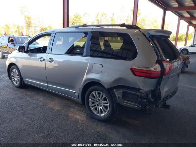 5TDYZ3DC6HS827122 Toyota Sienna Xle 8 Passenger