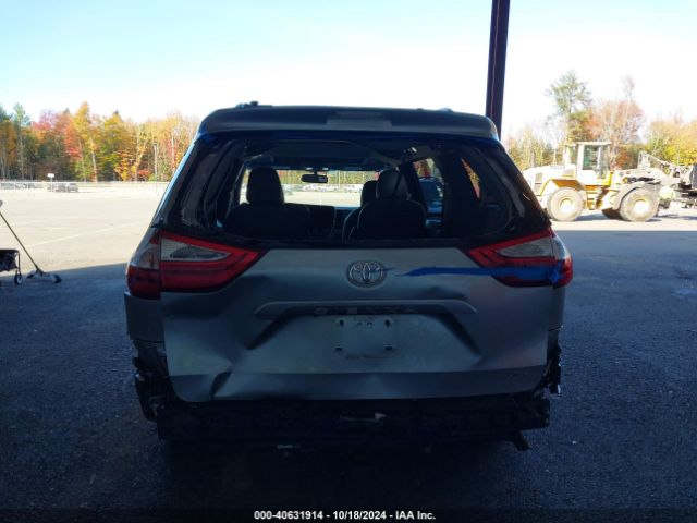5TDYZ3DC6HS827122 Toyota Sienna Xle 8 Passenger