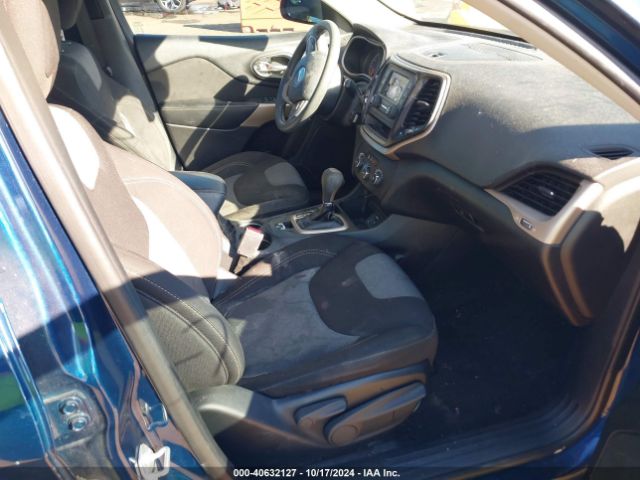 1C4PJLCB3JD573611 Jeep Cherokee Latitude Fwd