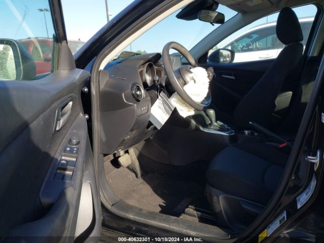 3MYDLBJV1LY700443 Toyota YARIS LE