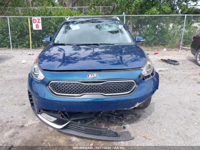 KNDCE3LC7K5240674 KIA Niro Touring