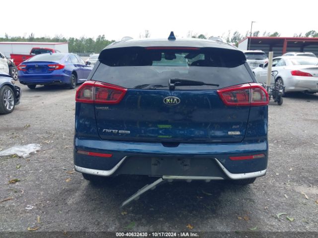 KNDCE3LC7K5240674 KIA Niro Touring