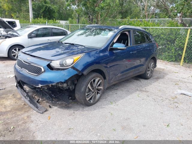 KNDCE3LC7K5240674 KIA Niro Touring