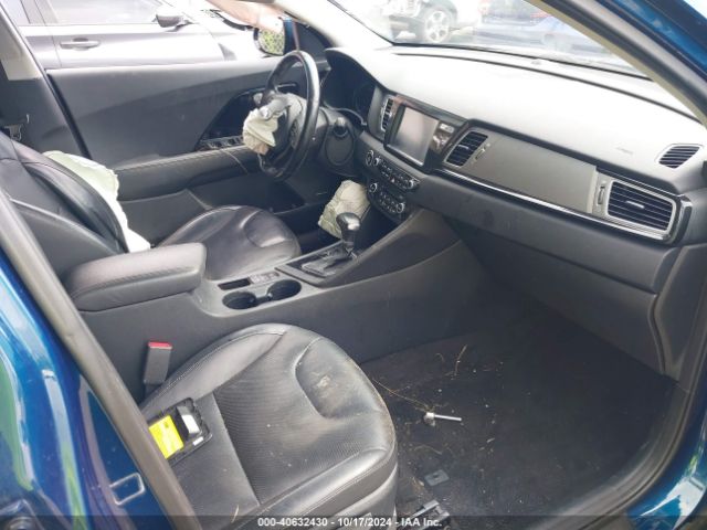 KNDCE3LC7K5240674 KIA Niro Touring