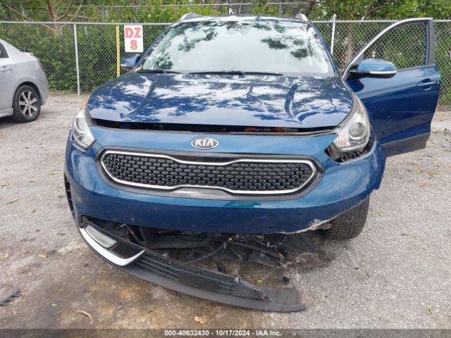 KNDCE3LC7K5240674 KIA Niro Touring
