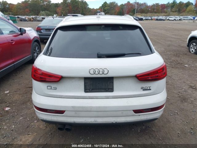 WA1JCCFS5HR004455 Audi Q3 2.0t Premium