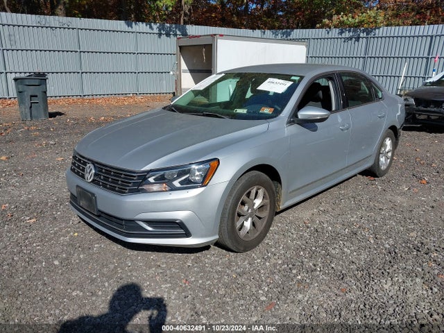 1VWAT7A32HC051598 Volkswagen Passat 1.8t S