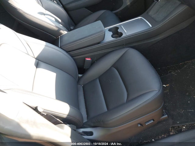 2023 TESLA MODEL Y 7SAYGDEE7PF880560 Photo 4