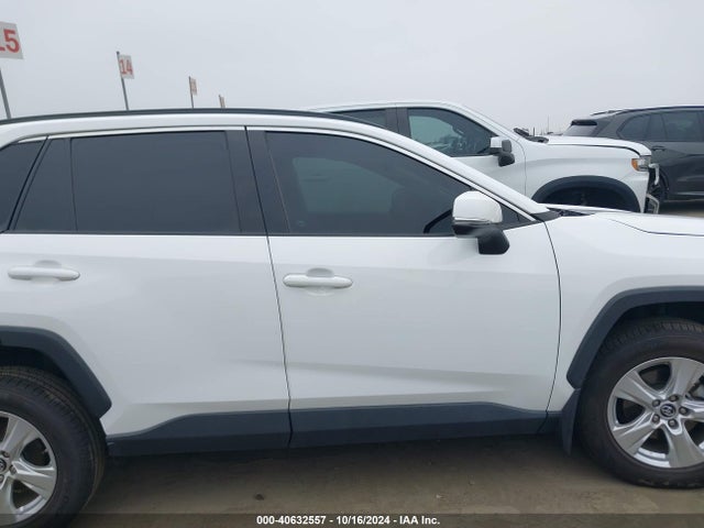 Toyota Rav4 Xle 2019 2T3W1RFVXKW001864 Image 13