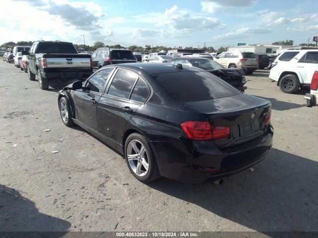 BMW 320i Xdrive 2014 WBA3C3G52ENR25698 Image 3