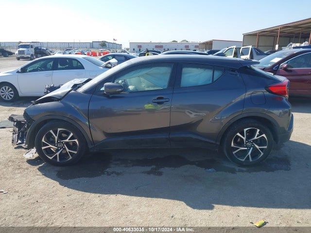 Toyota C-HR XLE 2018 NMTKHMBX9JR052226 Image 14