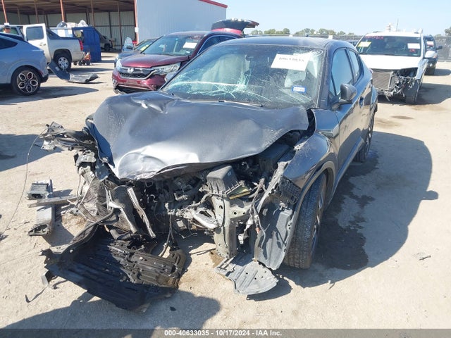Toyota C-HR XLE 2018 NMTKHMBX9JR052226 Image 2