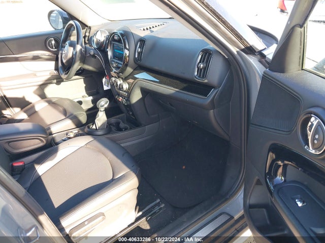 2019 MINI COUNTRYMAN WMZYV5C59K3F57826 Photo 4