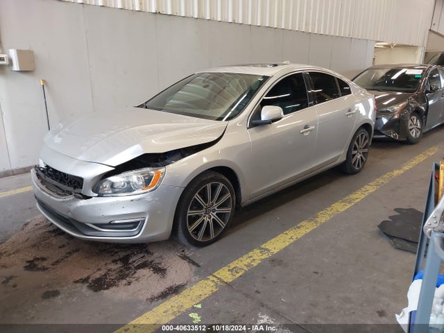 Volvo S60 T6 2015 YV149MFB0F2318330 Image 2
