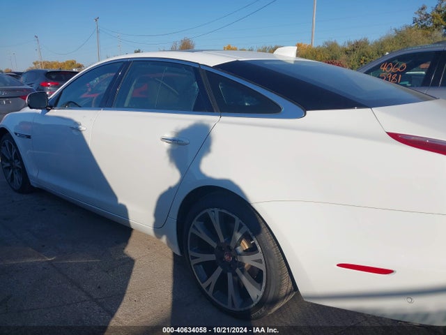 Jaguar XJ 2018 SAJXJ2GD2J8W14746 Image 15