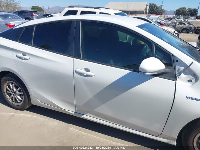 Toyota Prius Two 2017 JTDKBRFU7H3032357 Image 14
