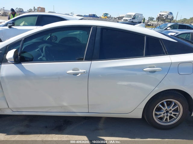 Toyota Prius Two 2017 JTDKBRFU7H3032357 Image 15