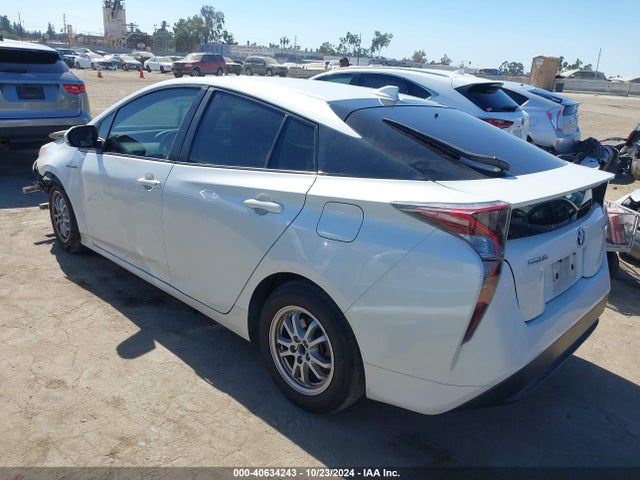 Toyota Prius Two 2017 JTDKBRFU7H3032357 Image 3