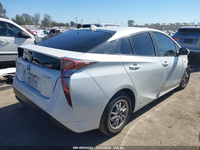 Toyota Prius Two 2017 JTDKBRFU7H3032357 Image 4