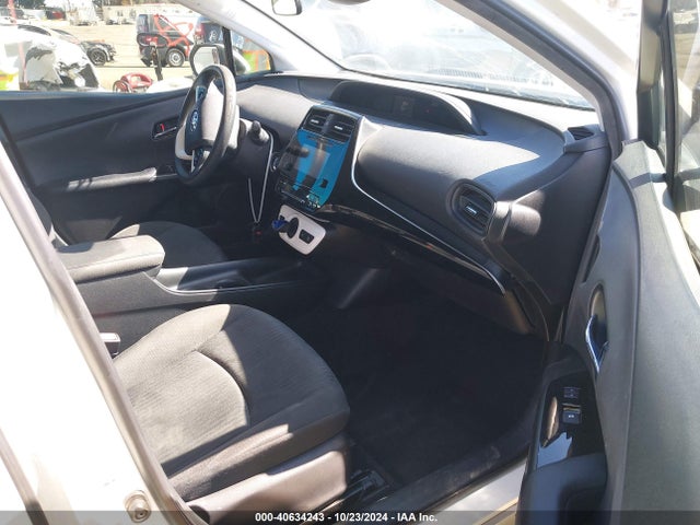 Toyota Prius Two 2017 JTDKBRFU7H3032357 Image 5