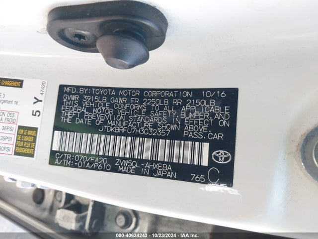 Toyota Prius Two 2017 JTDKBRFU7H3032357 Image 9