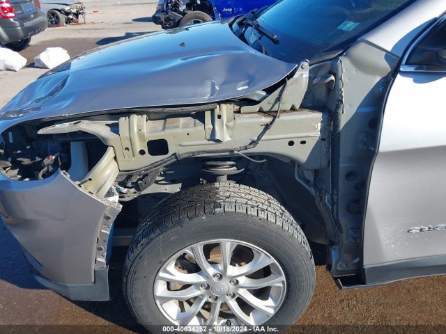 2019 Jeep Cherokee Latitude Fwd მანქანა იყიდება აუქციონზე, vin: 1C4PJLCB7KD269425, აუქციონის ნომერი: 40634252