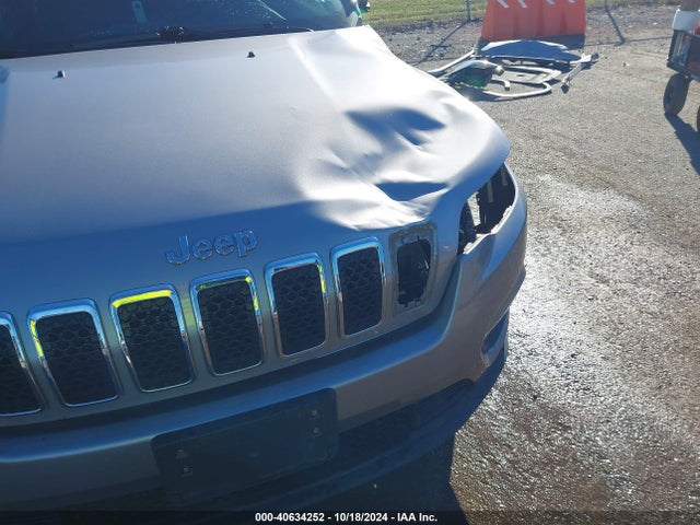40634252 :رقم المزاد ، 1C4PJLCB7KD269425 vin ، 2019 Jeep Cherokee Latitude Fwd مزاد بيع