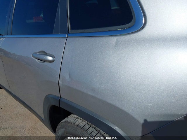 40634252 :رقم المزاد ، 1C4PJLCB7KD269425 vin ، 2019 Jeep Cherokee Latitude Fwd مزاد بيع
