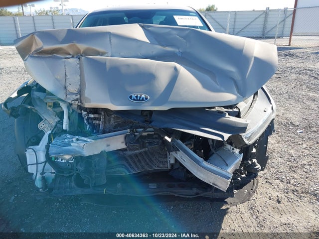 5XXG14J26MG045452 KIA K5 LXS