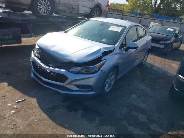 Chevrolet Cruze Lt Auto 2018 1G1BE5SM7J7130902 Image 2