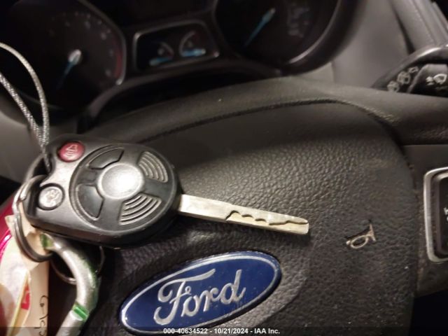 1FADP3K27JL322105 Ford FOCUS SE