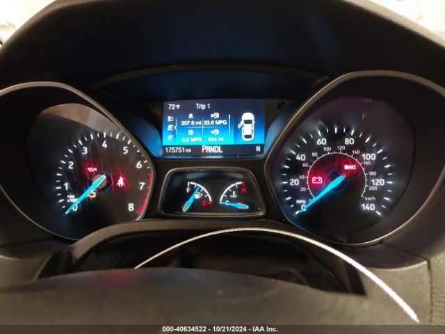 1FADP3K27JL322105 Ford FOCUS SE