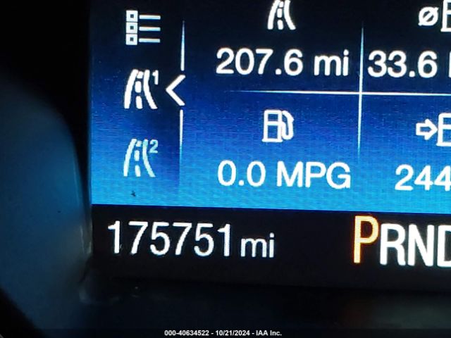 1FADP3K27JL322105 Ford FOCUS SE