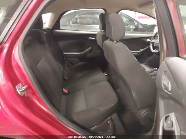1FADP3K27JL322105 Ford FOCUS SE