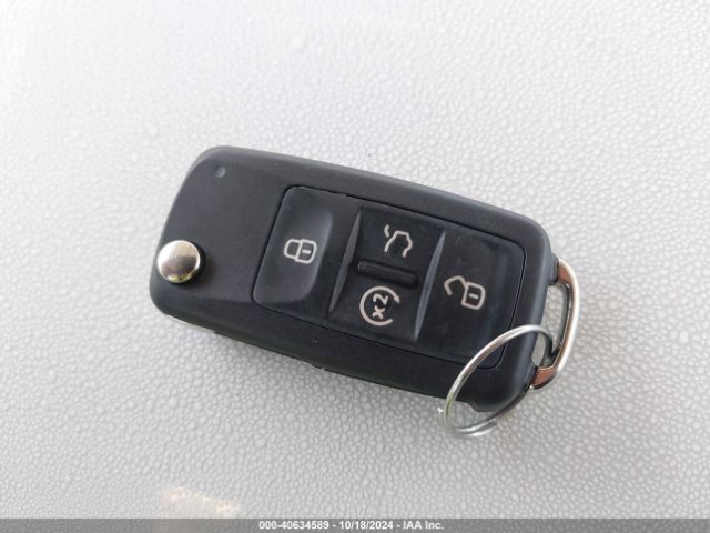1VWGT7A33HC076827 Volkswagen Passat 1.8t Se
