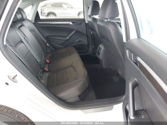 1VWGT7A33HC076827 Volkswagen Passat 1.8t Se